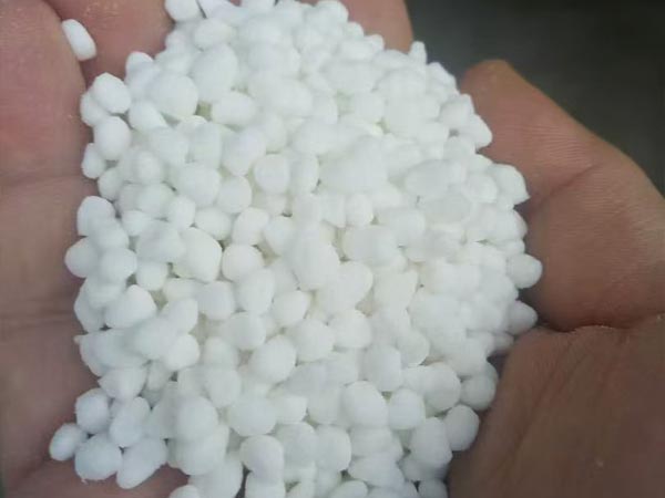 Vad är skillnaden mellan gödselmedel med kontrollerad frisättning och gödselmedel med långsam frisättning?